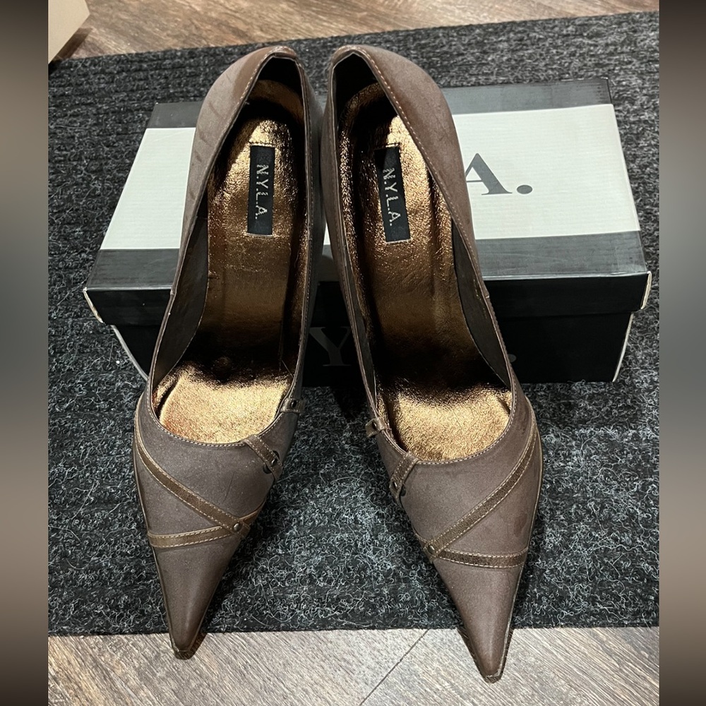 NYLA women’s heels. Brown. Size 9B. Leather Upper.